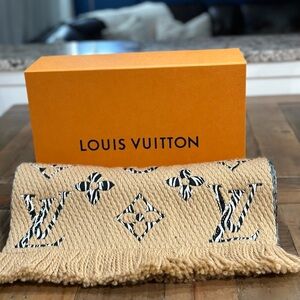 Louis Vuitton wild at heart collection scarf